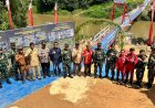 Peresmian Jembatan Gantung Sekayam oleh Dankolakopsrem 121/Abw sebagai Wujud Pengabdian Kementerian Pertahanan RI, Satgas Pamtas RI–Malaysia Yonarhanud 1 Kostrad dan Vertical Rescue Indonesia kepada Masyarakat di Wilayah Perbatasan